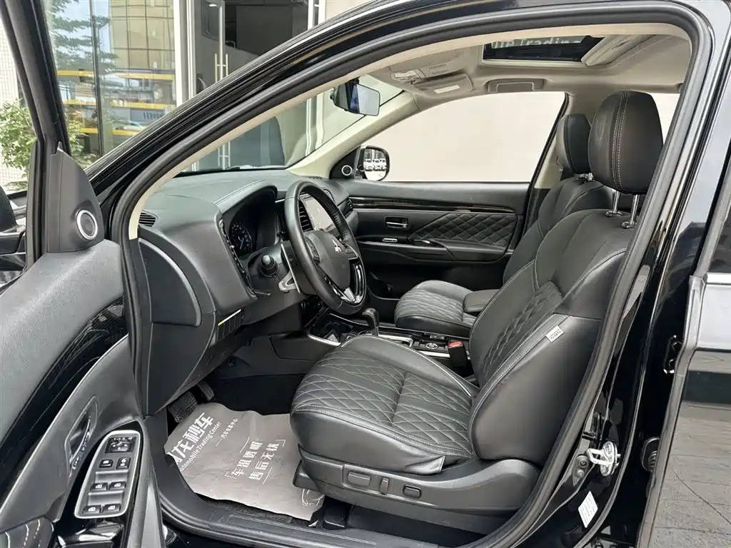 Outlander 2021 2.4L four-wheel drive exclusive version 7 seats купить на сайте DeffCars