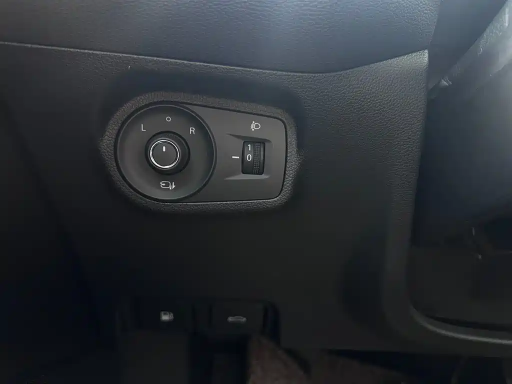 MG5 2023 180DVVT CVT Deluxe Edition купить на сайте DeffCars
