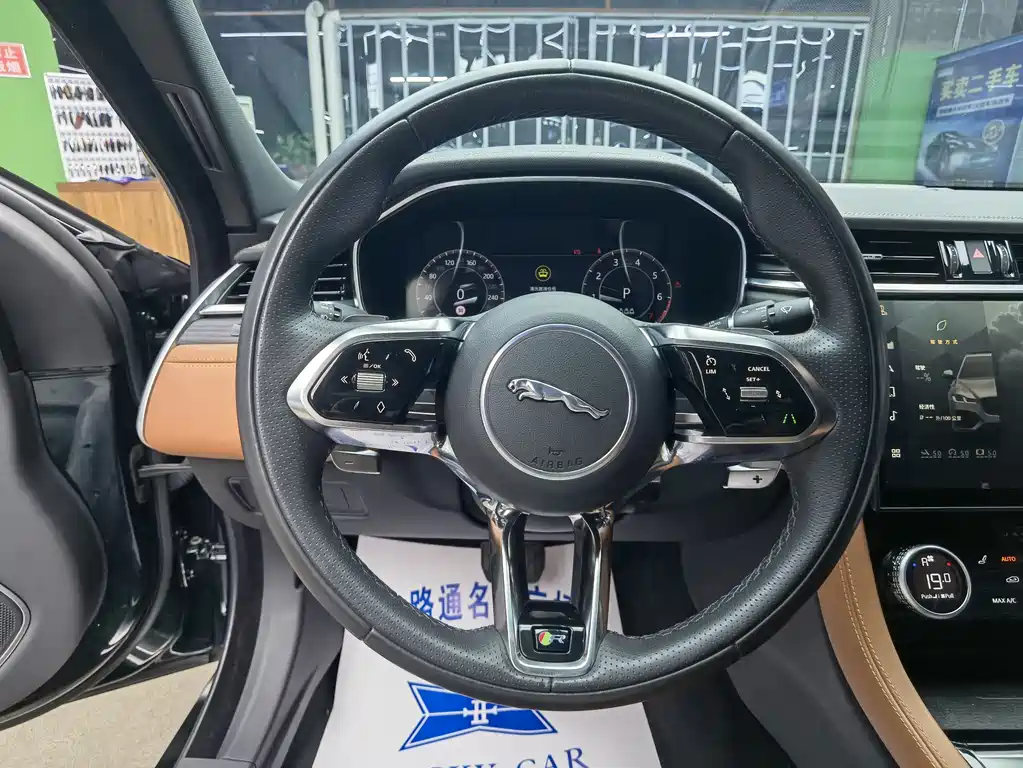 Jaguar XFL 2023 XFL 2.0T P250 two-wheel drive elite sports version купить на сайте DeffCars