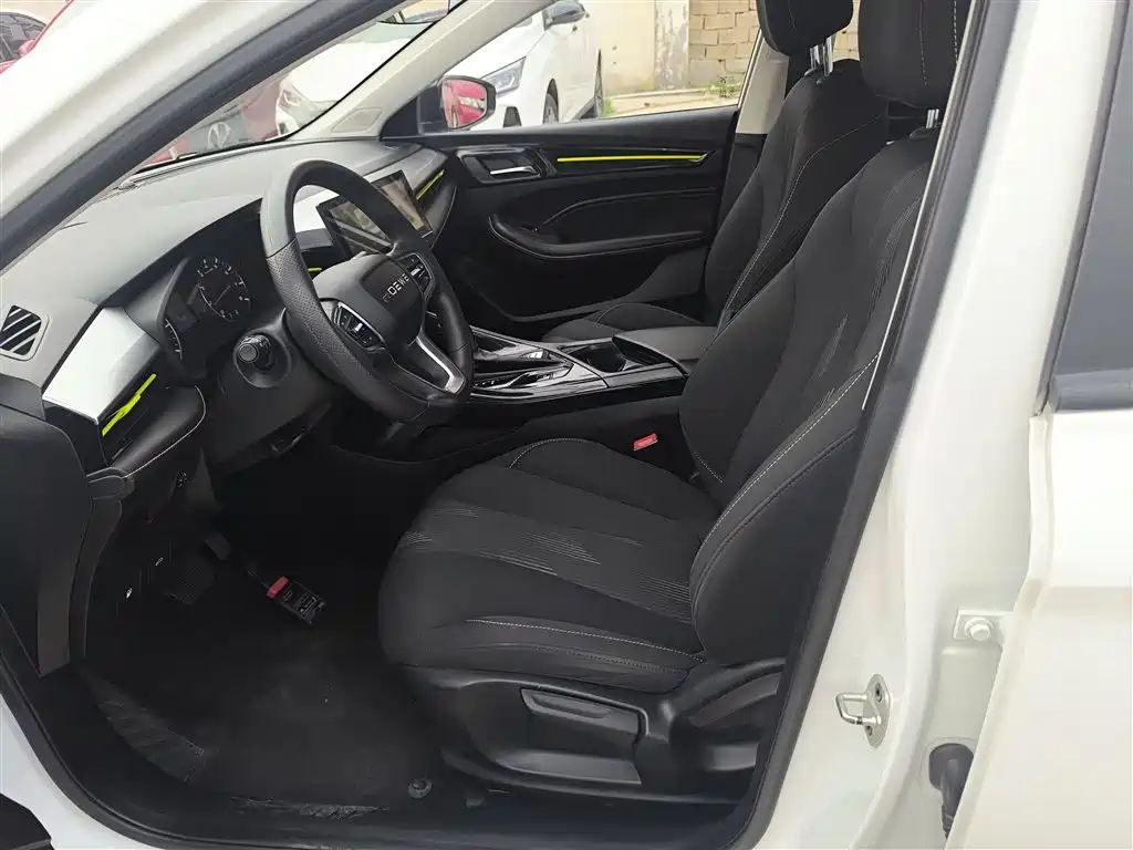 Roewe i5 2021 1.5L CVT Platinum Edition купить на сайте DeffCars