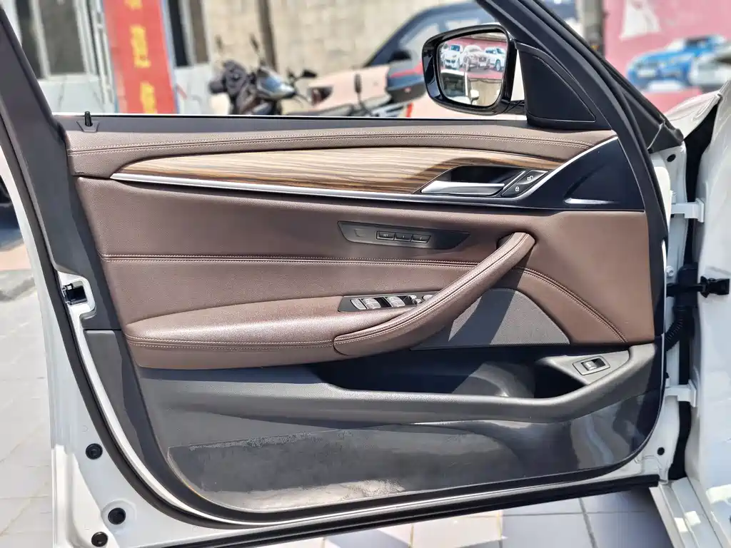 BMW 5 Series 2021 530Li Leading Luxury Package купить на сайте DeffCars