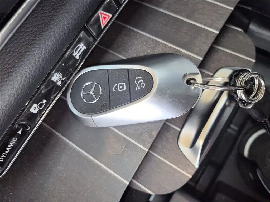 Mercedes-Benz E-Class New Energy 2024 E 350 e L plug-in hybrid sedan купить на сайте DeffCars
