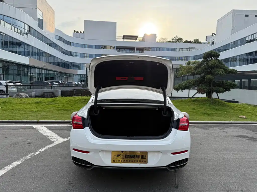 Hongqi H5 2018 30TD Smart Connected Edition купить на сайте DeffCars