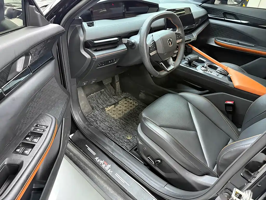 Changan UNI-V 2024 1.5T premium model купить на сайте DeffCars