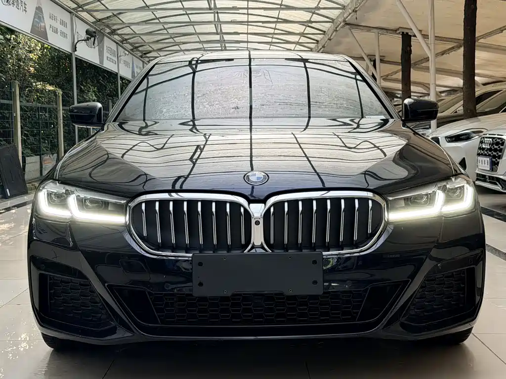 BMW 5 Series 2022 Facelift Three 530Li Exclusive M Sports Package купить на сайте DeffCars