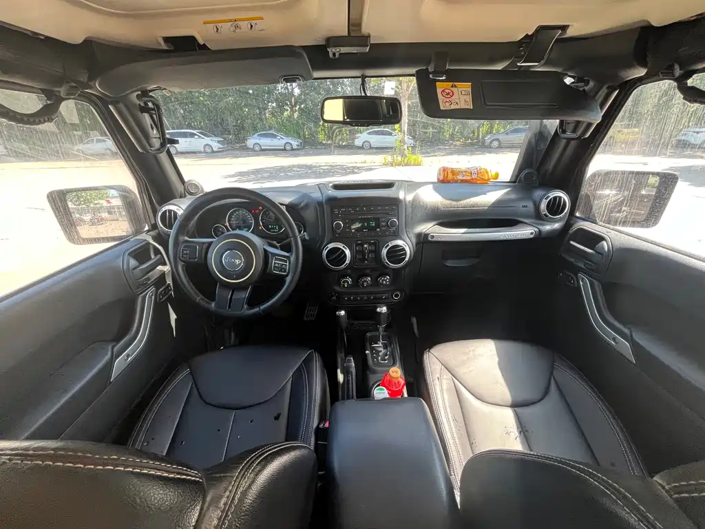 Wrangler 2013 3.6L Sahara four-door version купить на сайте DeffCars
