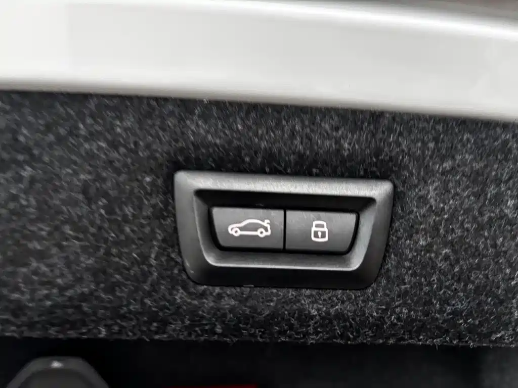BMW 5 Series 2023 530Li Leading M Sports Package купить на сайте DeffCars