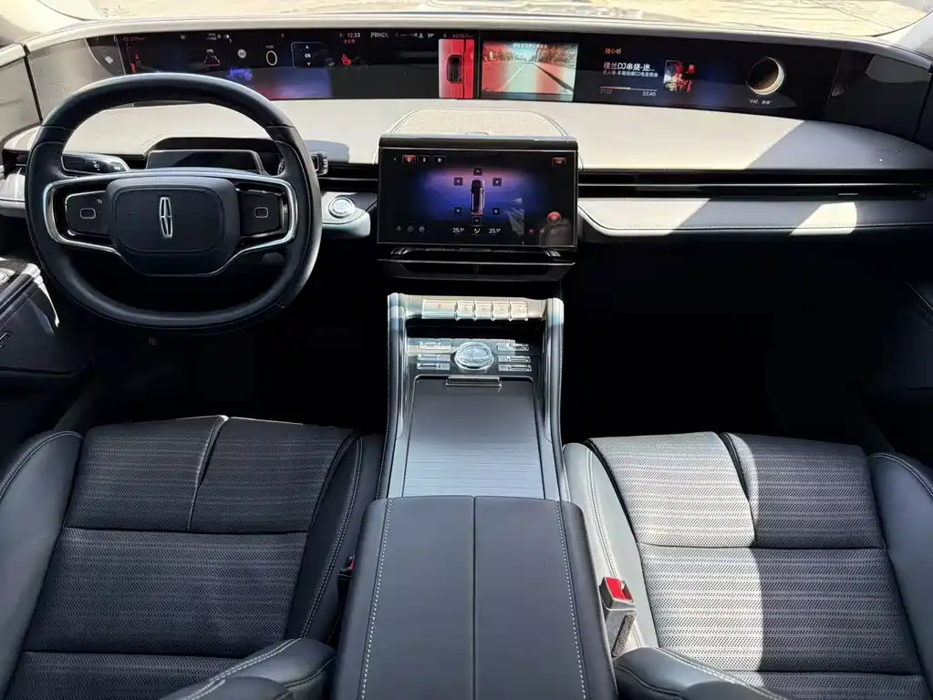 Voyager 2023 2.0T four-wheel drive Zunrui version купить на сайте DeffCars