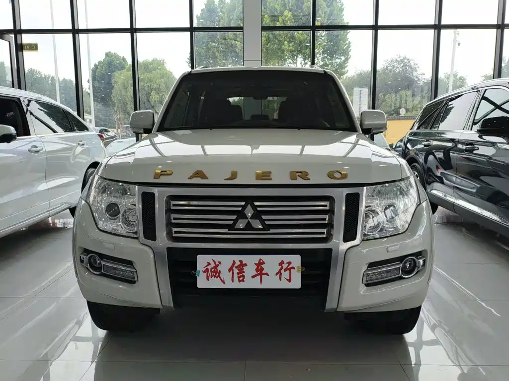 Pajero imported 2019 3.0L automatic premium version купить на сайте DeffCars