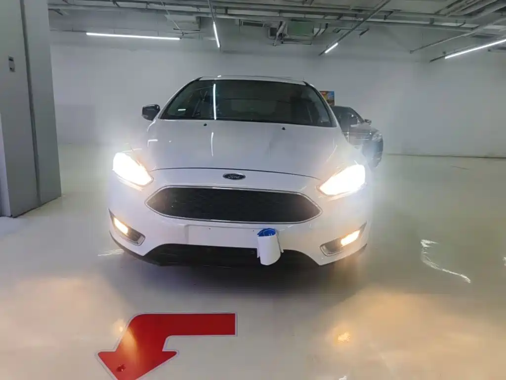 Focus 2015 hatchback EcoBoost 125 automatic super stylish model купить на сайте DeffCars