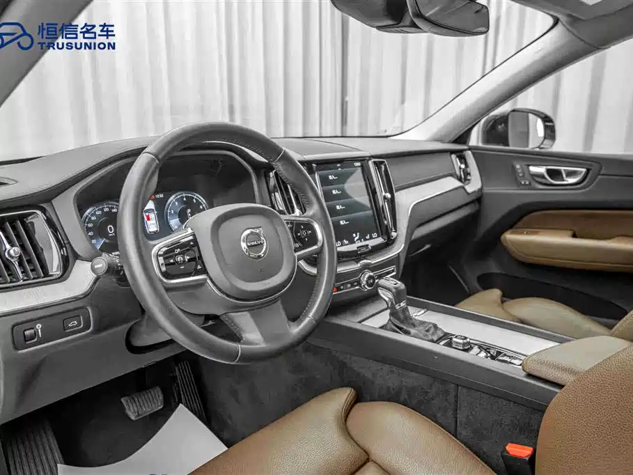 Volvo XC60 2020 T5 four-wheel drive Zhiyuan Deluxe Edition купить на сайте DeffCars