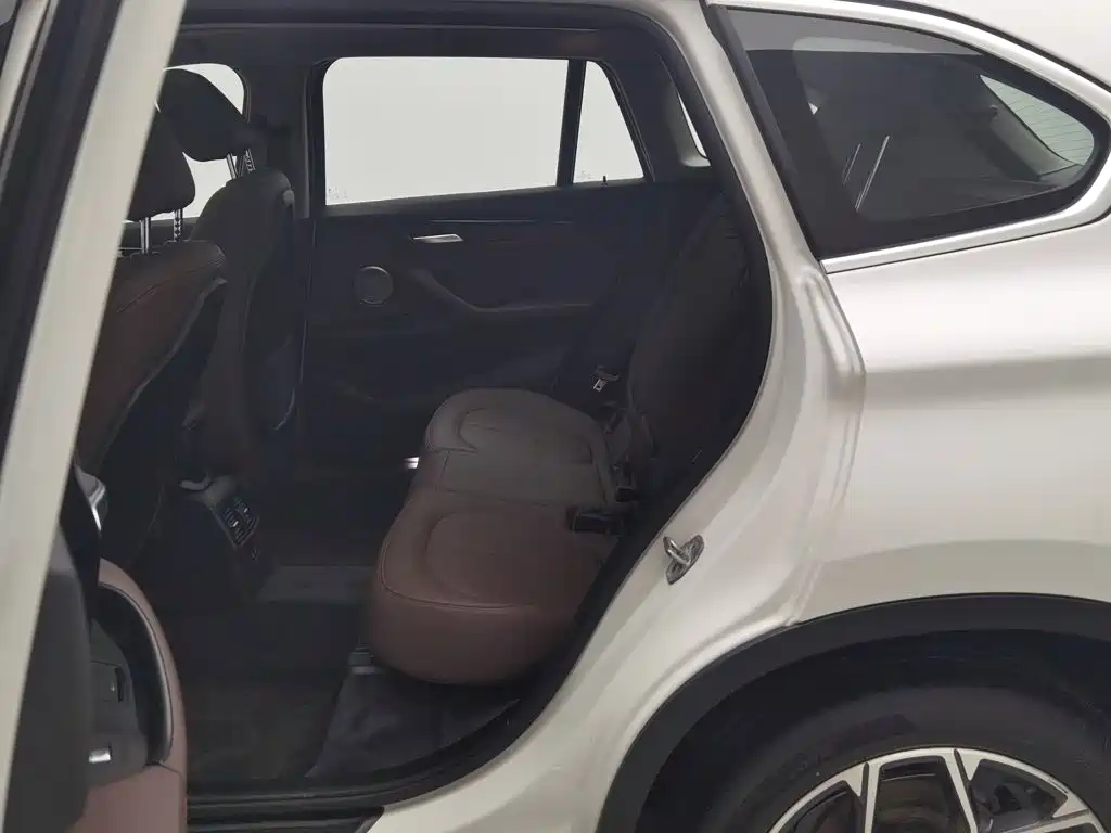BMW X1 2022 sDrive25Li Leading Model купить на сайте DeffCars