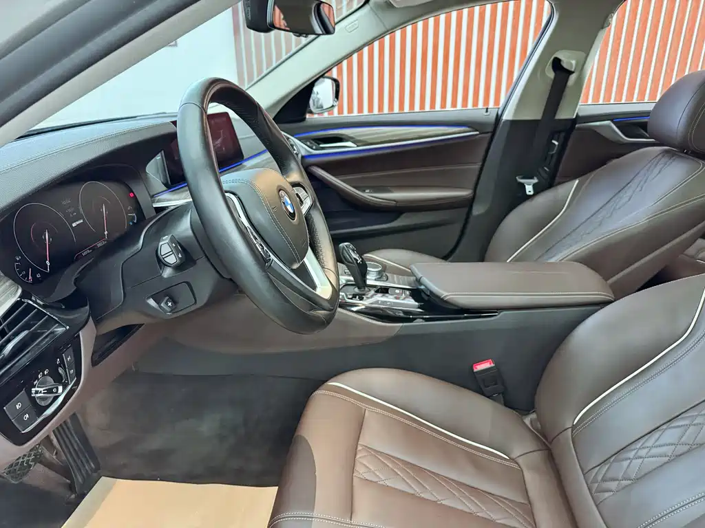 BMW 5 Series New Energy 2019 530Le Luxury Package купить на сайте DeffCars