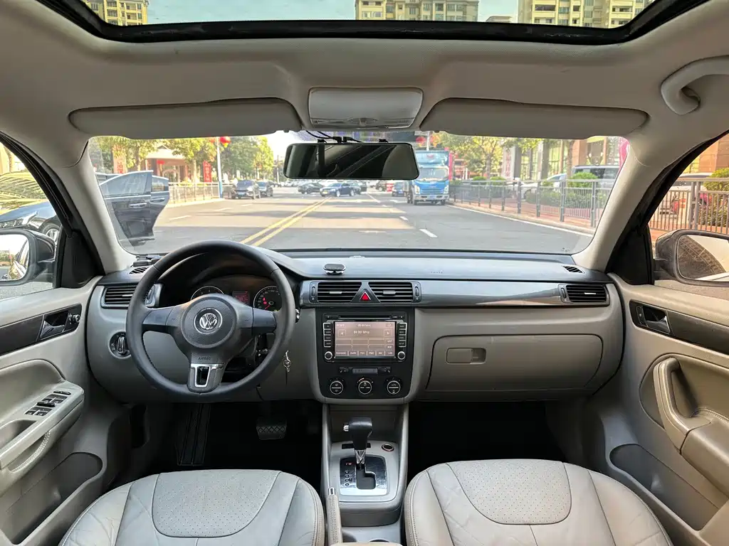 Bora 2012 1.6L automatic luxury model купить на сайте DeffCars
