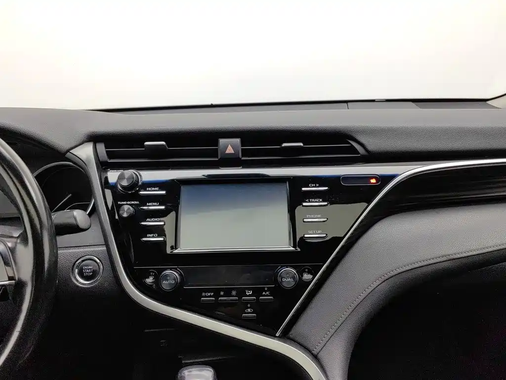 Camry 2018 2.0G Deluxe Edition купить на сайте DeffCars