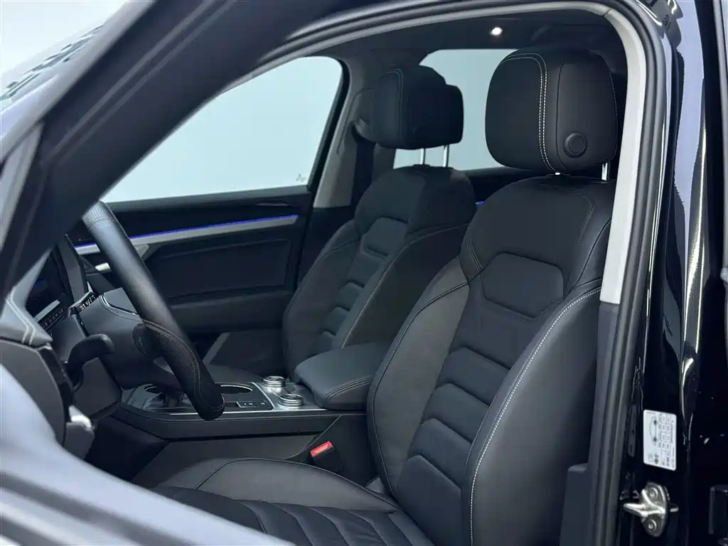 Touareg 2021 2.0TSI Pilot Special Edition купить на сайте DeffCars