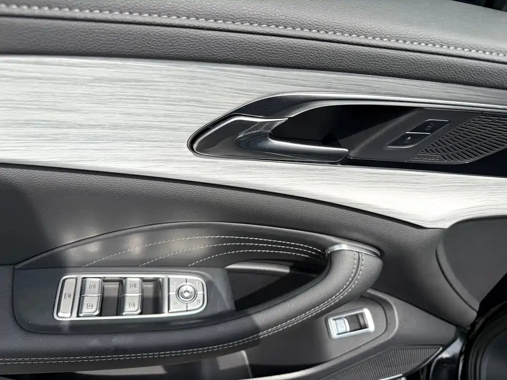 Hongqi H5 2025 2.0T automatic Qichang version купить на сайте DeffCars