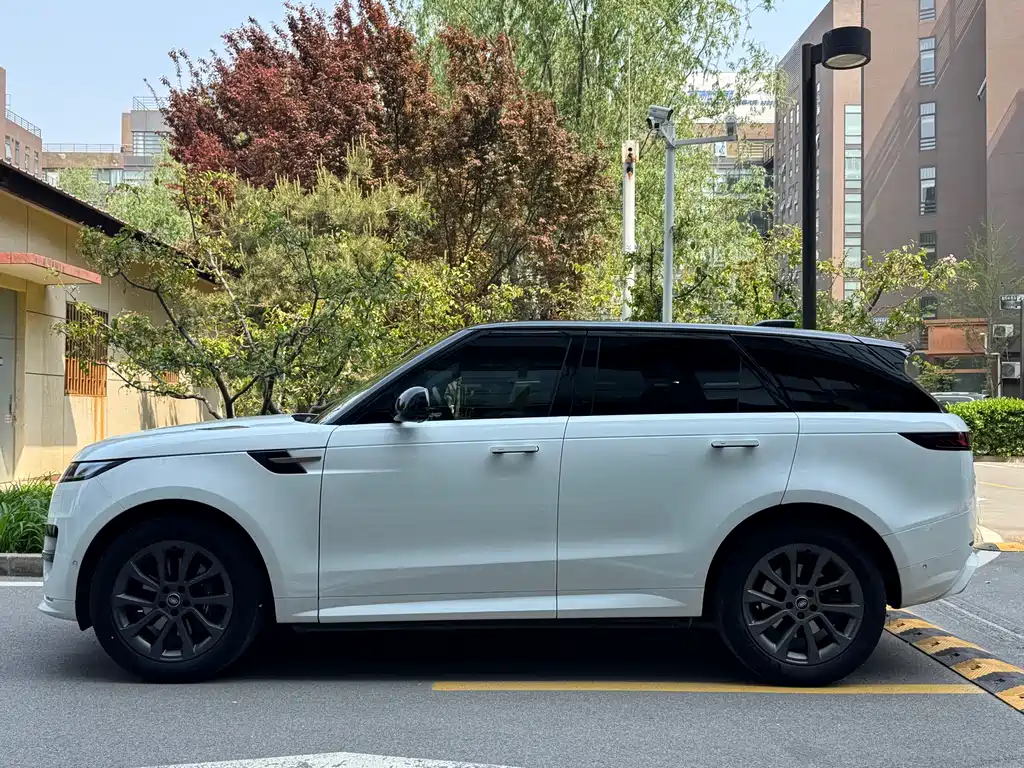 Range Rover Sport 2023 400PS Dynamic SE купить на сайте DeffCars