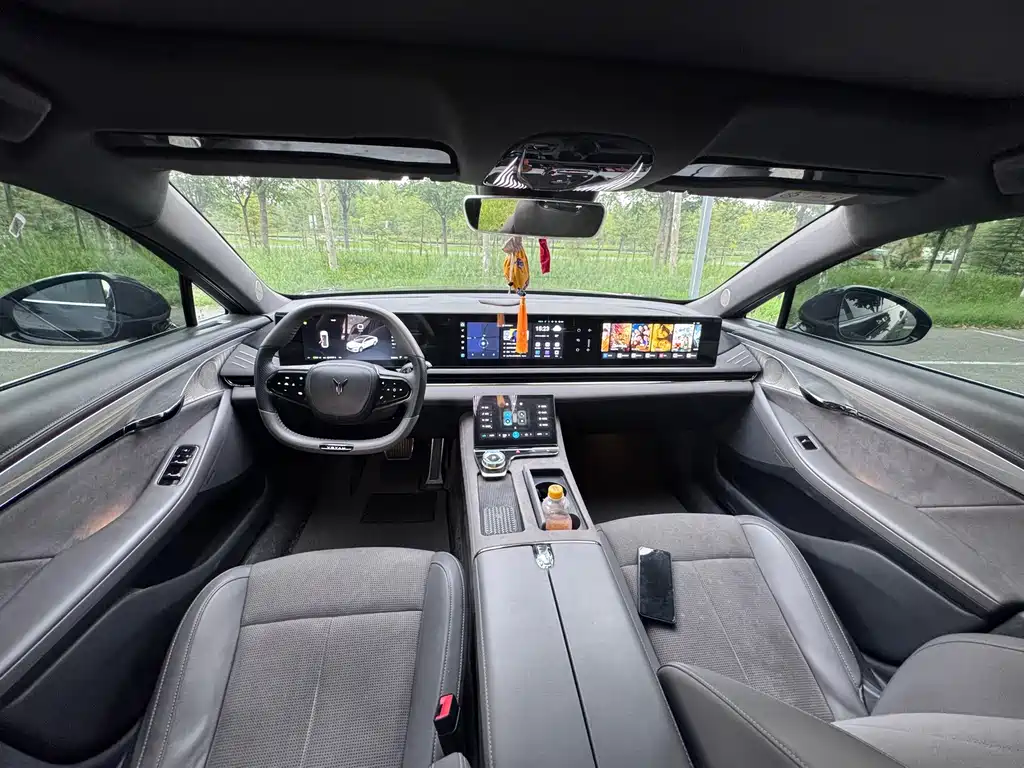 Lantu Chasing Light 2024 PHEV four-wheel drive super long range executive version купить на сайте DeffCars