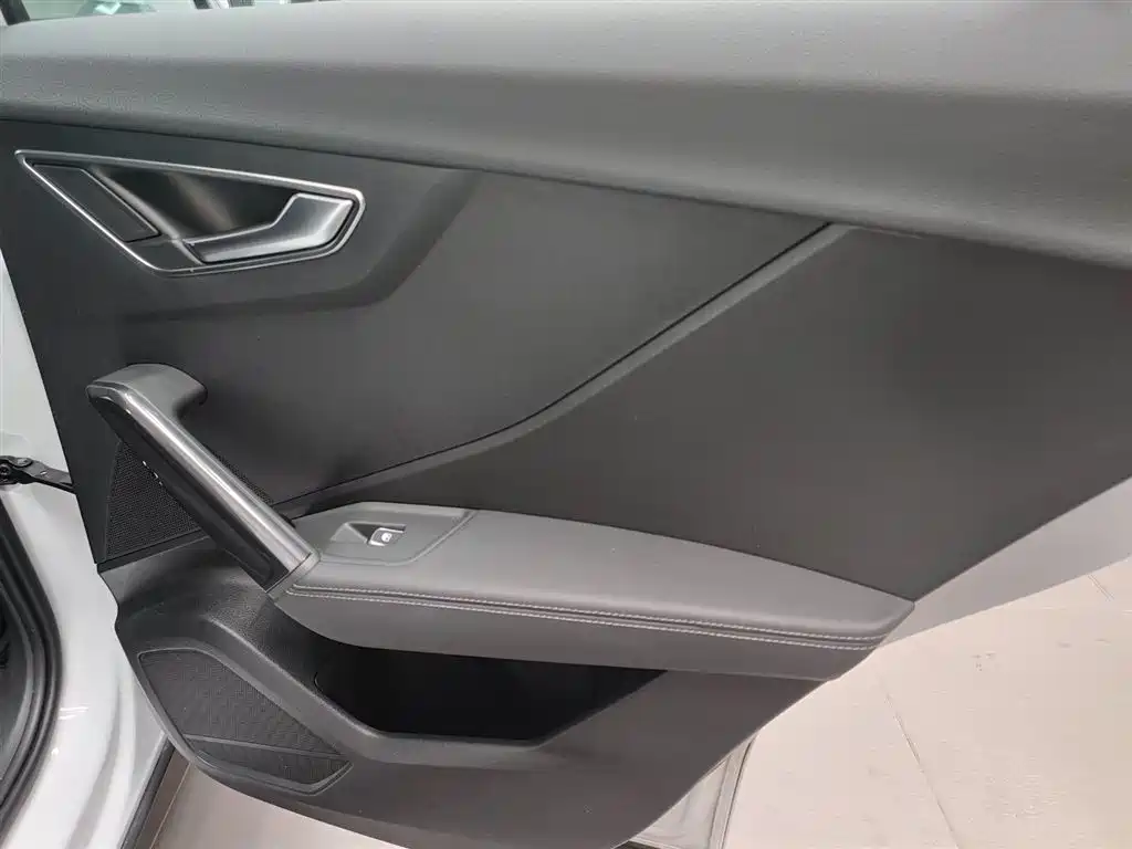 Audi Q2L 2024 35TFSI fashionable and dynamic купить на сайте DeffCars