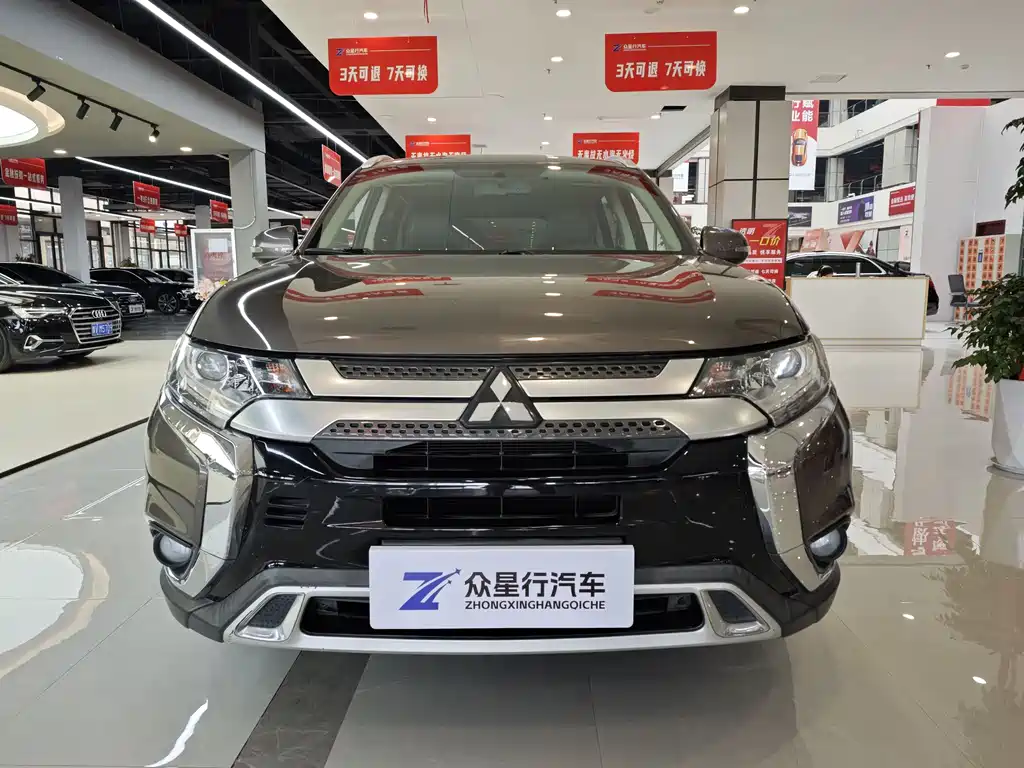 Outlander 2019 2.0L 2WD Enjoy Edition, 5 seats, National VI купить на сайте DeffCars