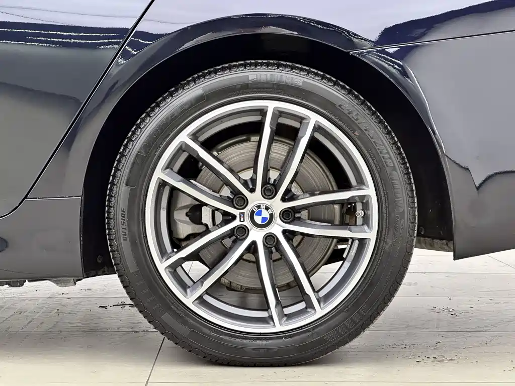 BMW 5 Series New Energy 2021 535Le M Sports Package купить на сайте DeffCars