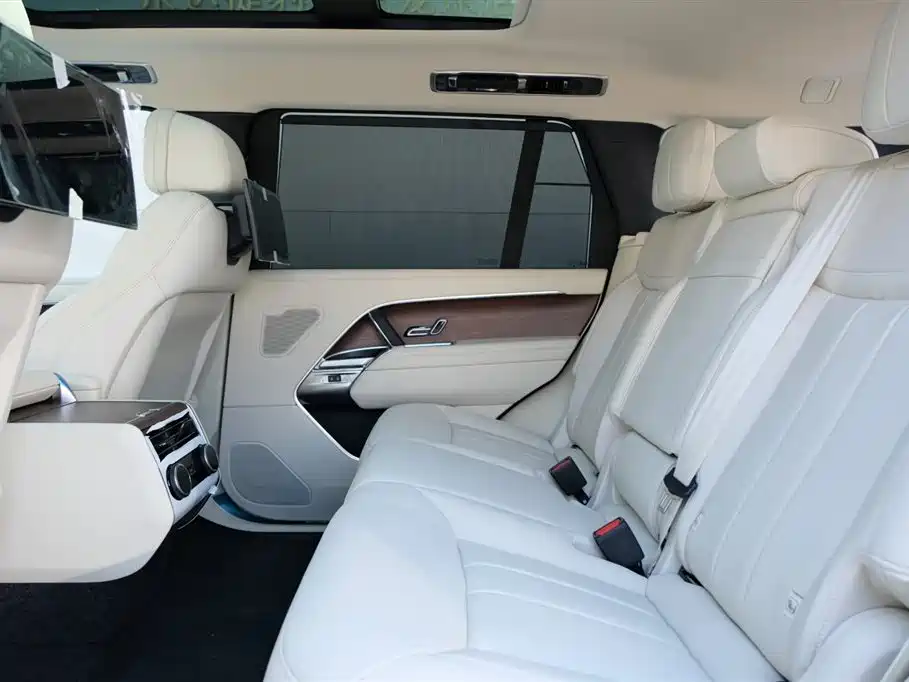 Range Rover 2023 3.0 L6 400PS Genesis Extended Edition купить на сайте DeffCars