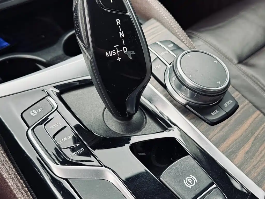 BMW 5 Series 2018 facelift 530Li leading model luxury package купить на сайте DeffCars