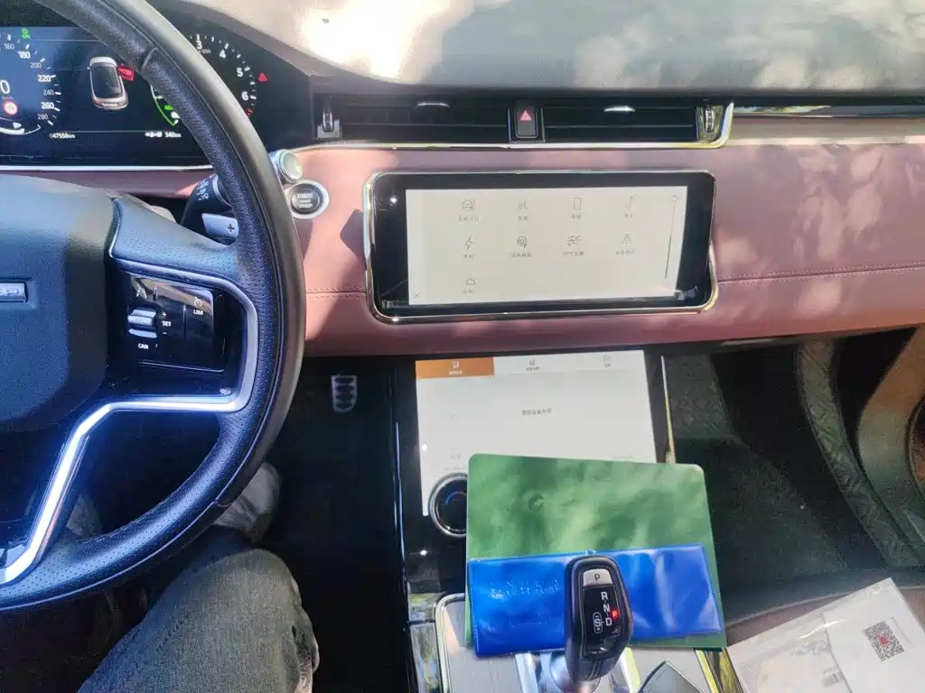 Range Rover Evoque New Energy 2021 Evoque L P300e Deluxe Edition купить на сайте DeffCars