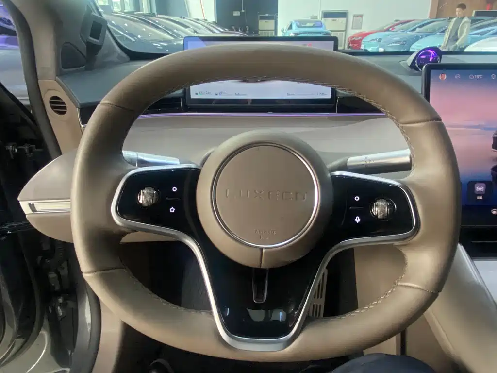 Zhijie R7 2025 extended range 251km Max купить на сайте DeffCars