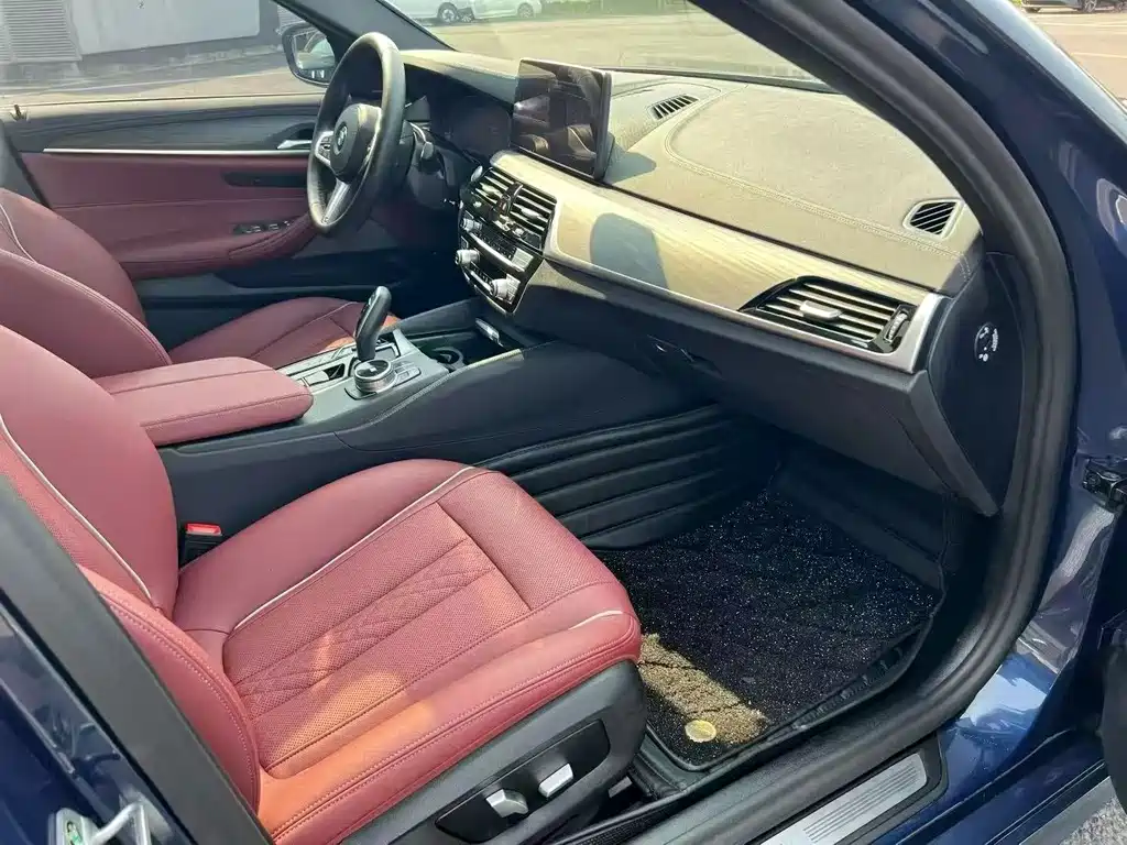 BMW 5 Series New Energy 2021 535Le M Sports Package купить на сайте DeffCars