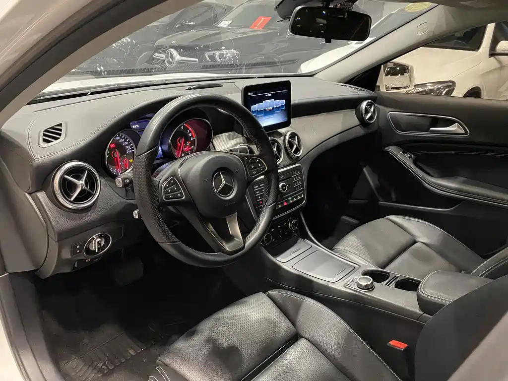 Mercedes-Benz GLA 2016 GLA 220 4MATIC Fashion Model купить на сайте DeffCars