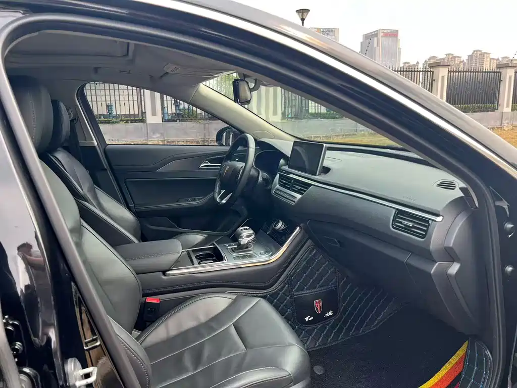 Hongqi H5 2020 1.8T Automatic Intelligent Connected Flag Rhyme Edition купить на сайте DeffCars