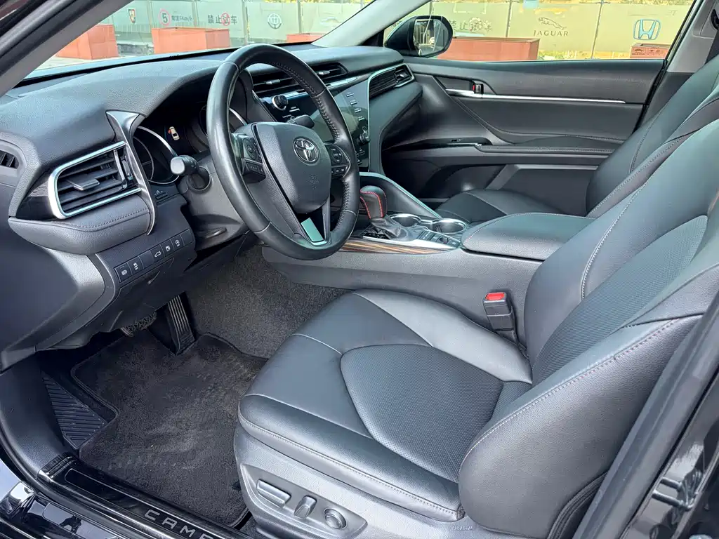Camry 2018 2.5G Deluxe Edition купить на сайте DeffCars