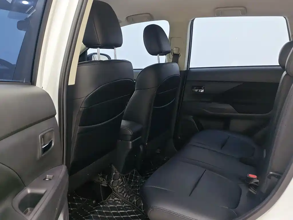 Outlander 2021 2.0L 2WD Smooth Edition 5 seats купить на сайте DeffCars