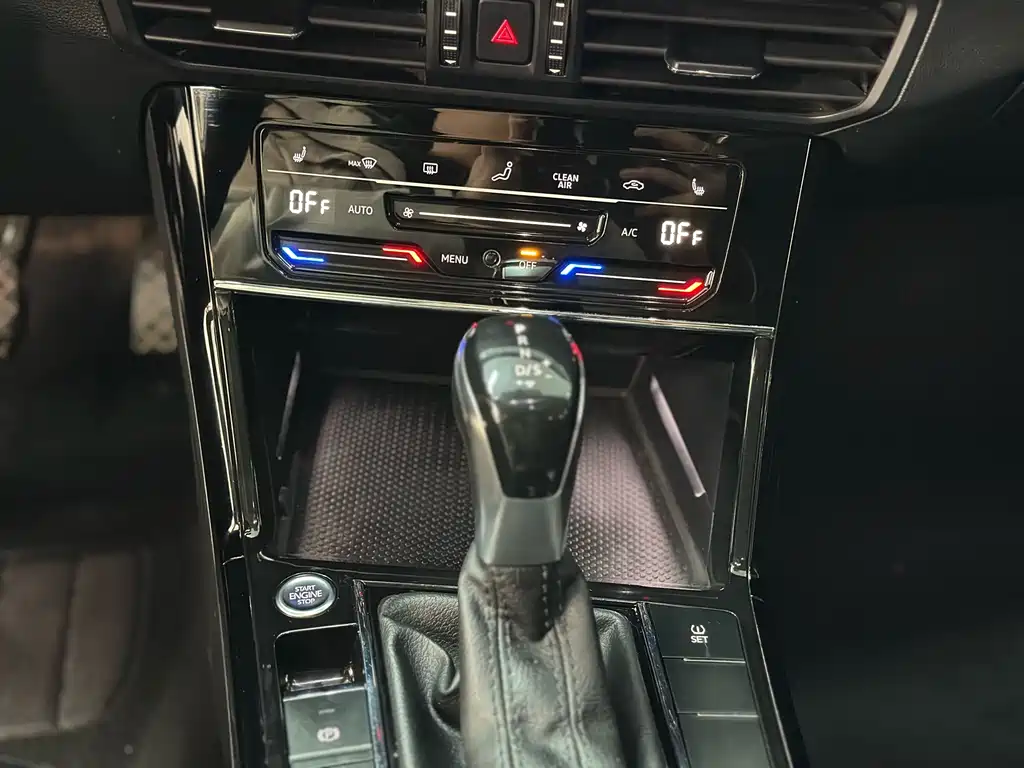 Passat 2021 330TSI Deluxe Edition купить на сайте DeffCars
