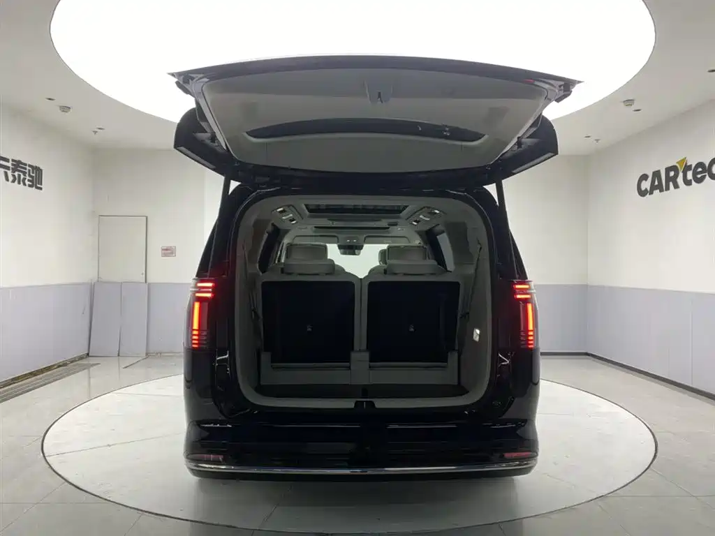 Volvo EM90 2025 Ultra six-seater купить на сайте DeffCars