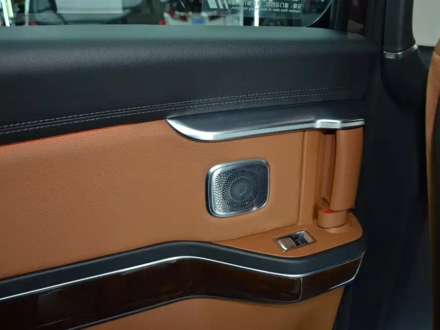 Hongqi HQ9 2023 2.0T Zhilian Flagship Edition купить на сайте DeffCars