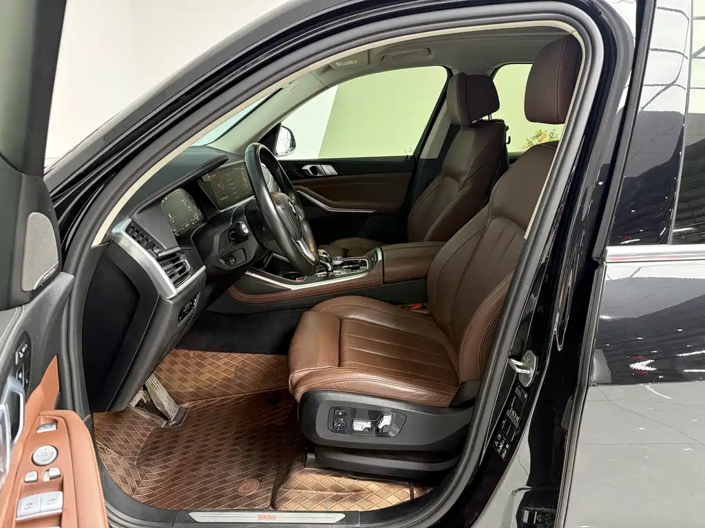 BMW X7 2021 facelift xDrive40i leading luxury package купить на сайте DeffCars
