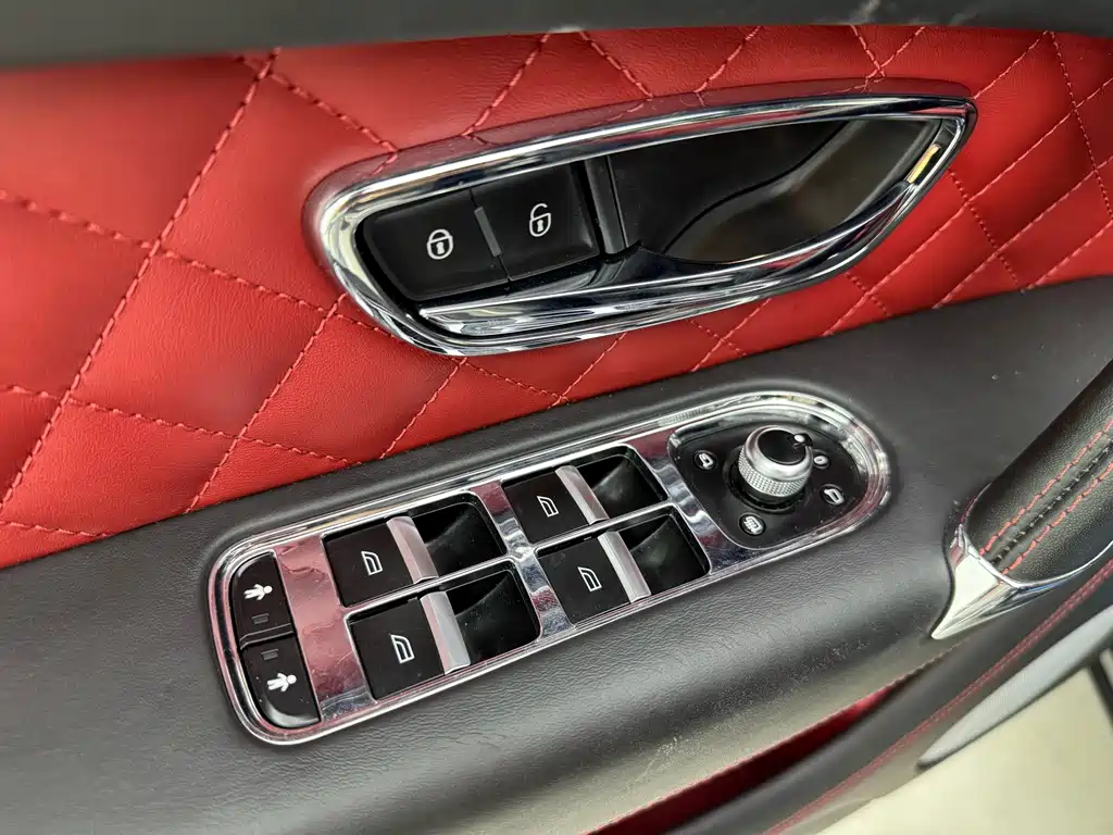Bentayga 2016 6.0T Standard Edition купить на сайте DeffCars
