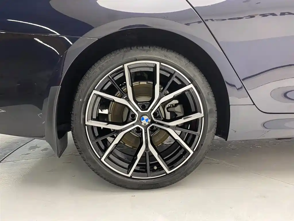 BMW 5 Series 2021 530Li Leading M Sports Package купить на сайте DeffCars