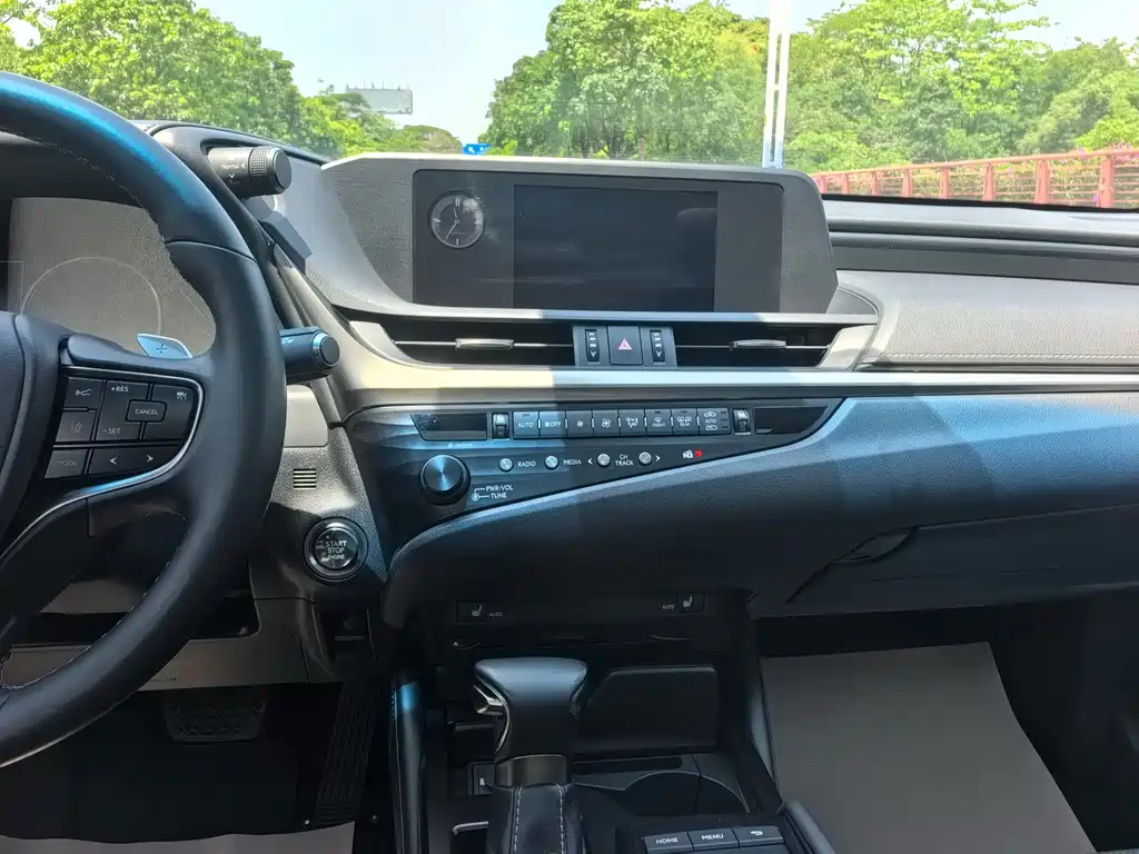 Lexus ES 2018 200 Excellence Edition National V купить на сайте DeffCars