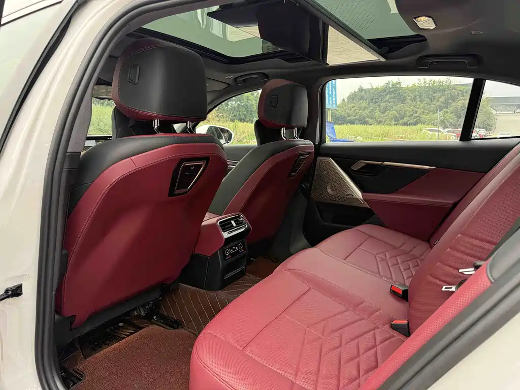 BMW 5 Series 2025 530Li Exclusive M Sports Package купить на сайте DeffCars