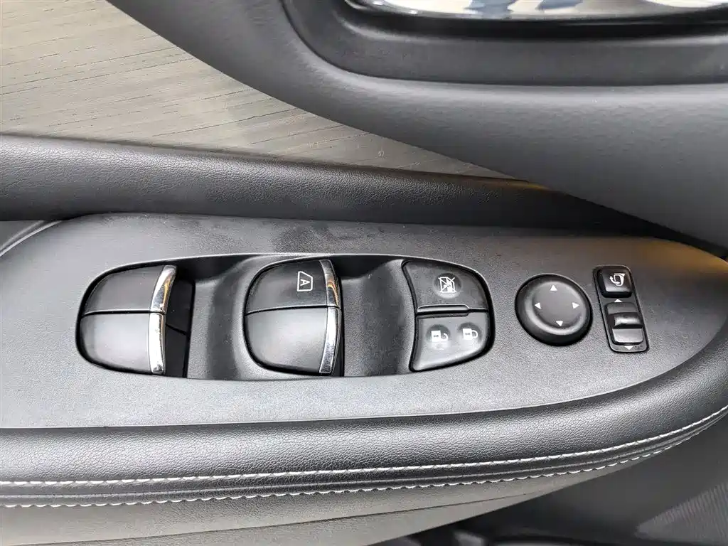 Loulan 2021 2.5L XL 2WD Intelligent Connected Deluxe Edition купить на сайте DeffCars