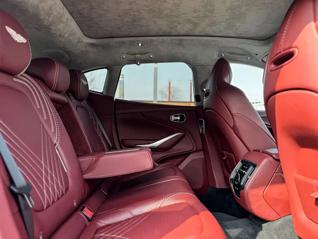 Aston Martin DBX 2021 4.0T V8 Silk Road Hong купить на сайте DeffCars