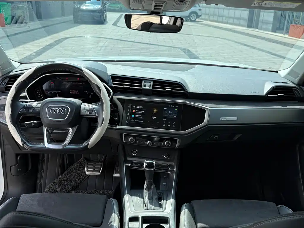 Audi Q3 2022 40 TFSI Fashionable and Dynamic купить на сайте DeffCars