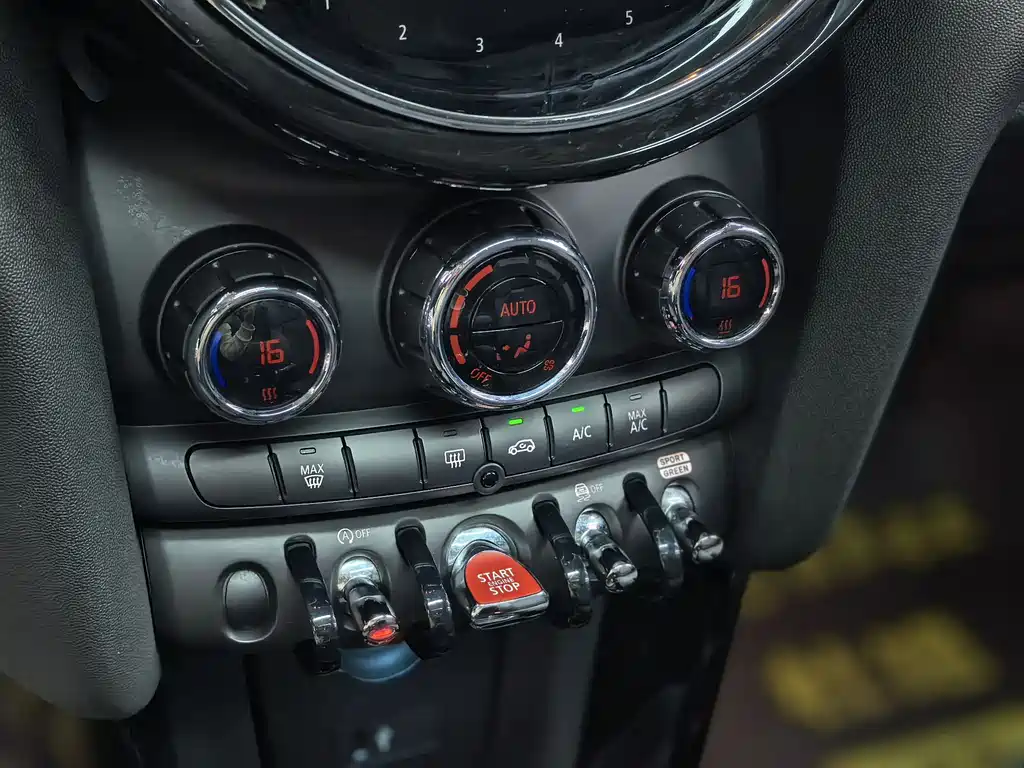MINI 2023 facelift 1.5T COOPER Artist five-door version купить на сайте DeffCars