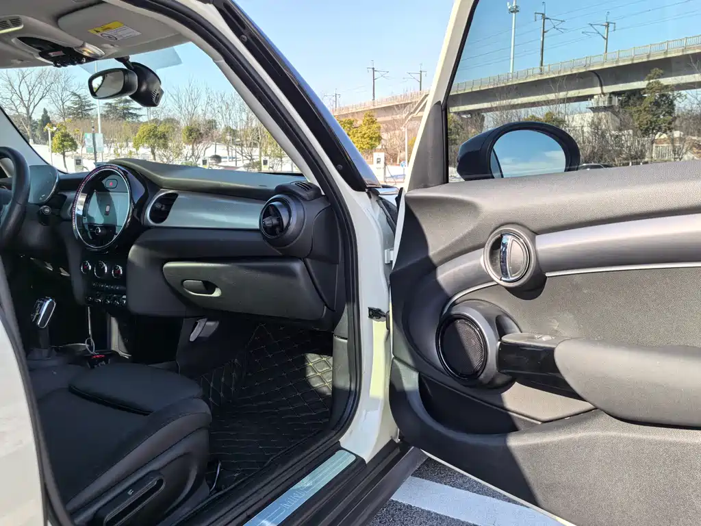 MINI 2022 1.5T COOPER Artist Five-Door Edition купить на сайте DeffCars