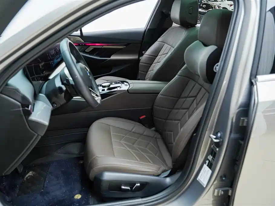 BMW 5 Series 2024 530Li Leading M Sports Package купить на сайте DeffCars