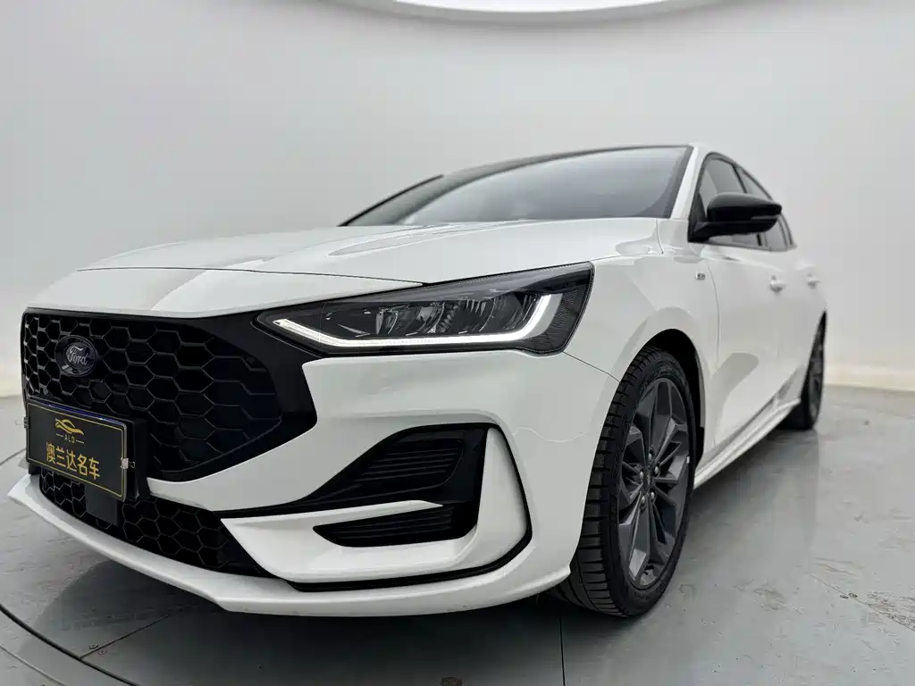 Focus 2022 Hatchback EcoBoost 180 Automatic ST Line купить на сайте DeffCars